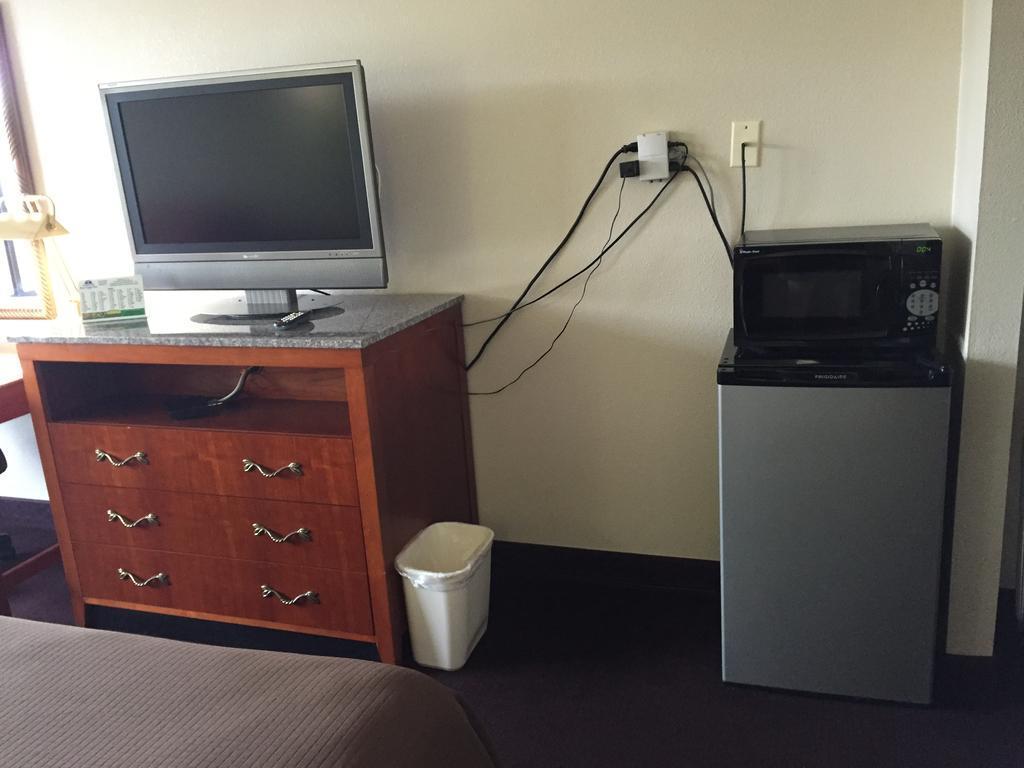 Americas Best Value Inn-Nashville/Airport South Exterior foto